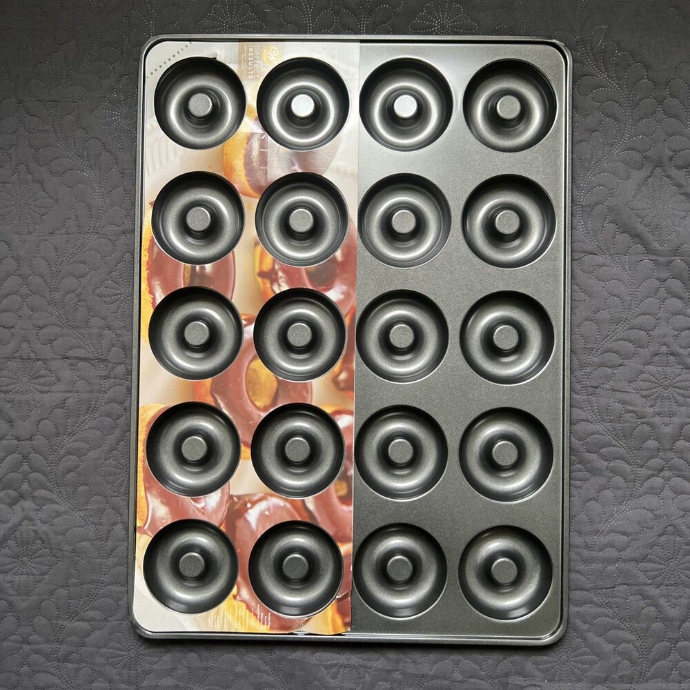 WILTON Perfect Results Steel Mega Non-Stick Donut Pan, 20-Cavity NEW Bakeware